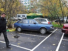 Водителям рассказали, что делать, если во дворе поцарапали машину