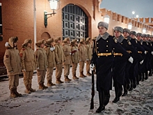 В канун Нового года юнармейцы возложили цветы и поздравили часовых у Могилы Неизвестного Солдата