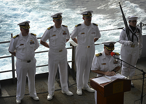 Адмирал назвал столкновения причину и сухогруза США