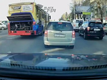 Водитель автобуса проехал на красный и по встречке в Новосибирске