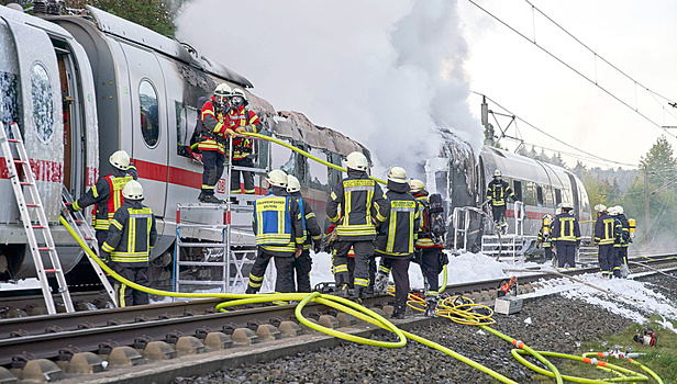 Поезд в огне: ЧП в Германии не обошлось без пострадавших