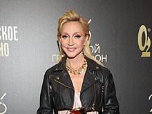 Платье балерины и косуха: дерзкая Орбакайте впечатлила гостей «Золотого граммофона»