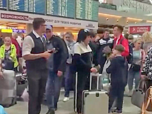 Сотни пассажиров застряли в аэропортах Москвы и Антальи