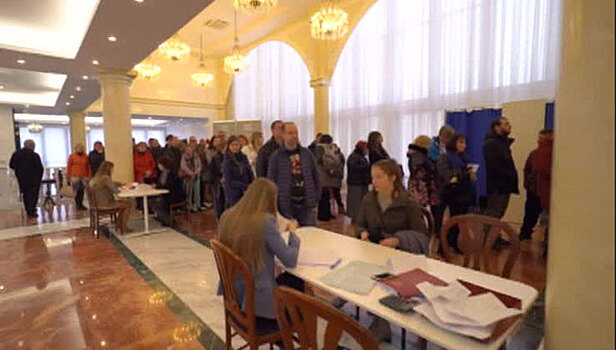 Unprecedented Lines and Enthusiasm From Russian Diaspora Community for 2018 Elections