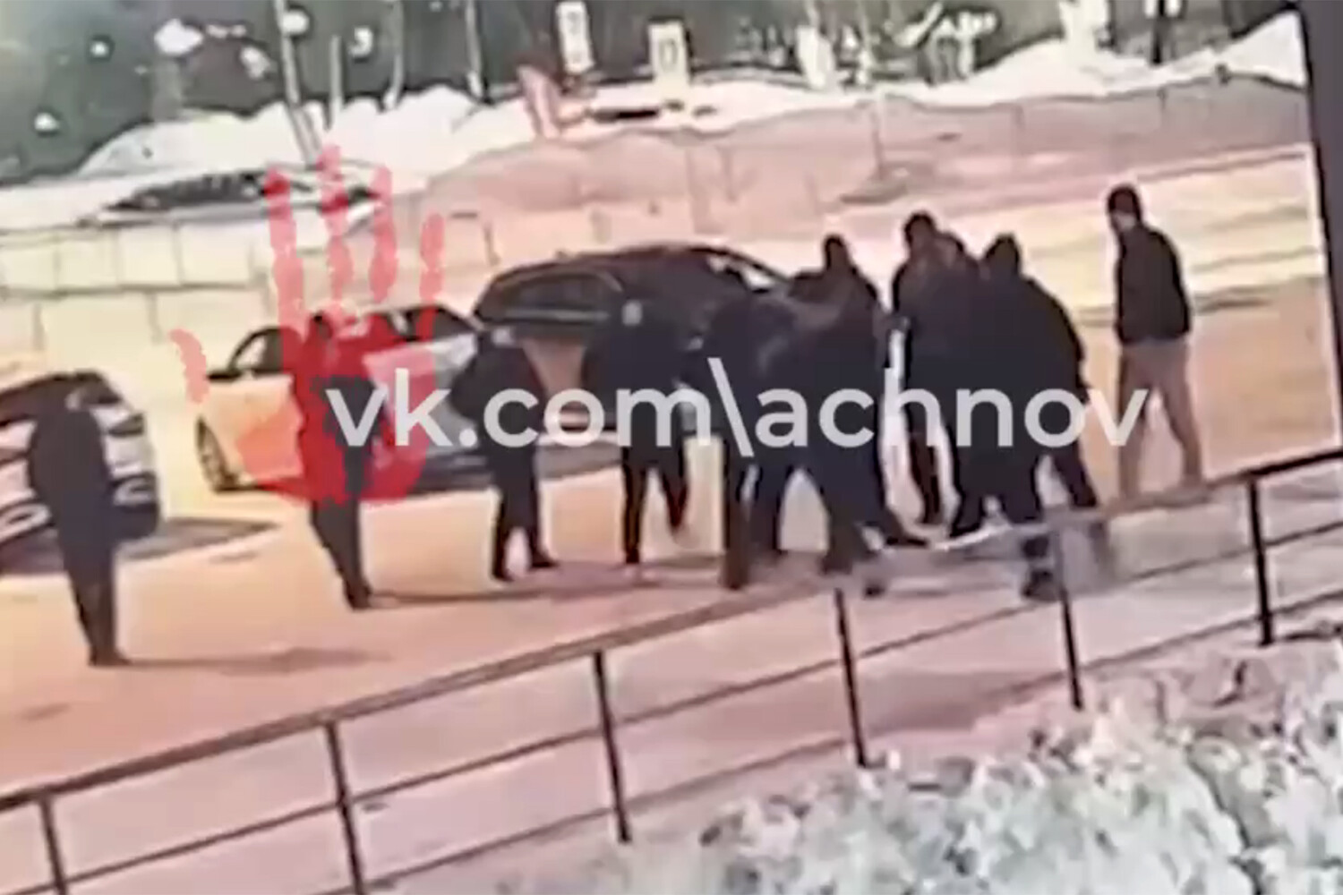 В Челябинске&nbsp; толпа подростков напала на школьников около ТРК