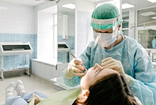 Стоматолог рассказал, как снять острую зубную боль в праздники