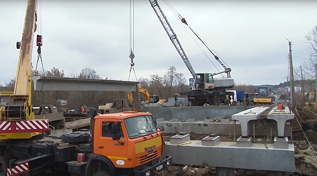 На мосту в Можге начали устанавливать балки пролётного строения