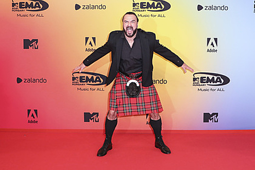 Мужчины посетили премию MTV в женских юбках и платьях