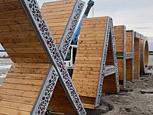 На озере Ханто в Ноябрьске появились трехметровые буквы с названием водоема