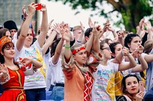 Школьники из России, Молдовы и Казахстана приехали в «Смену»