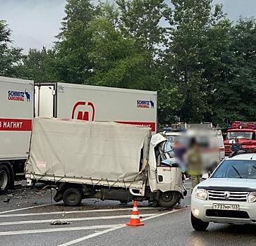 В Краснодарском крае на дороге, ведущей к морю, в ДТП погибли два человека