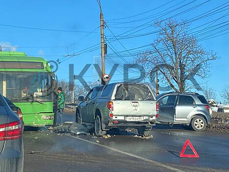 В центре Курска образовалась пробка из-за ДТП