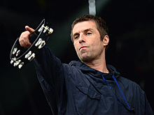Уличному музыканту запретили плохо петь Wonderwall