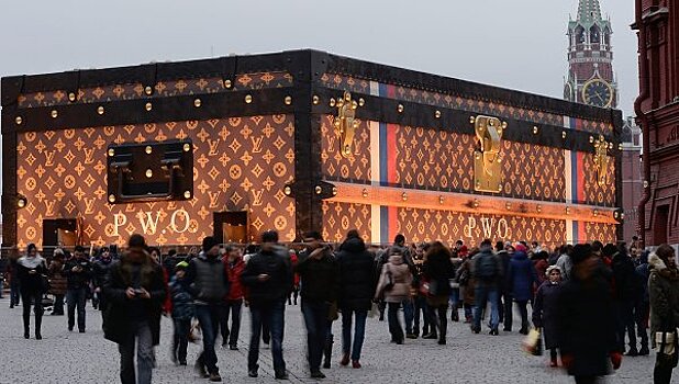 Louis Vuitton начал доливать клиентам духи