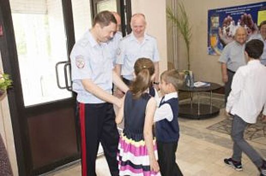 В Ярославле начальник УМВД поздравил воспитанников детского дома