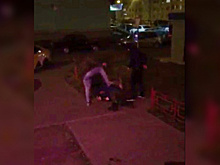 Воронежцы сняли на видео, как неизвестные жестоко избили парня во дворе многоэтажки
