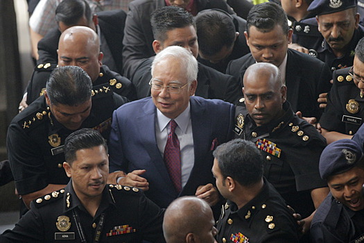 Экс-премьеру Малайзии предъявили новые обвинения