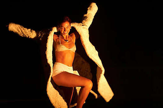 Певица Дуа Липа снялась в нижнем белье на Ибице