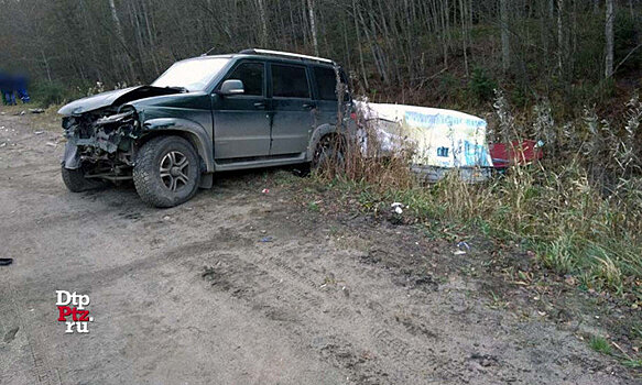 В жестком ДТП под Петрозаводском в лобовую столкнулись внедорожник и легковой автомобиль