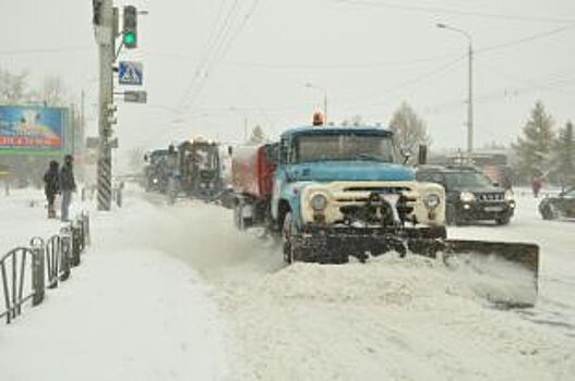После сильного снегопада в Перми на уборку улиц вышло 150 единиц техники