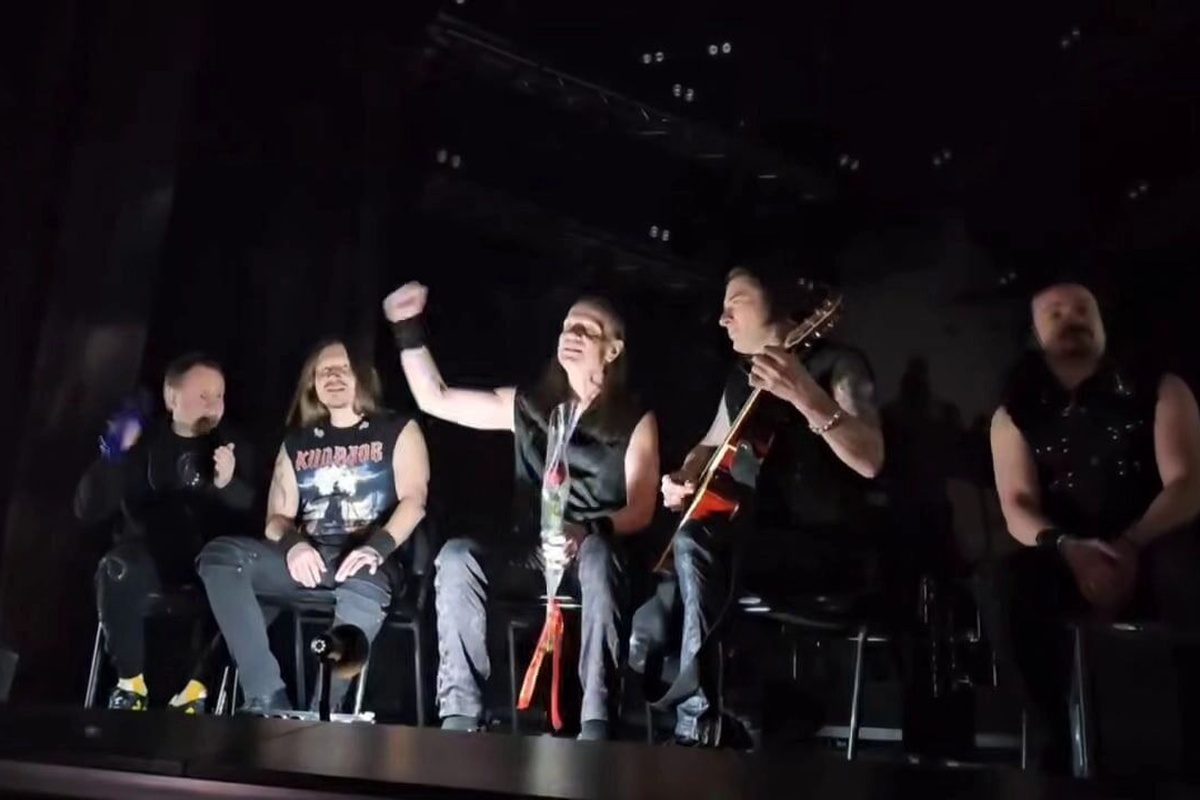 Рок вопреки: Валерий Кипелов провел акустический концерт в обесточенном Белгороде