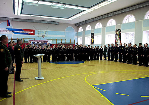 Армейские гиревики провели мастер-класс для воспитанников Екатеринбургского суворовского военного училища