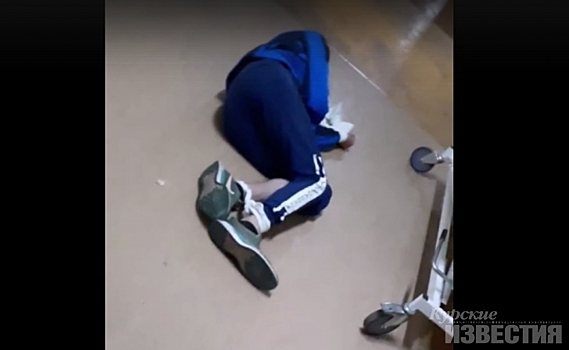 «Около часа мужчина лежал на ледяном полу»: курянка в соцсетях опубликовала видео из горбольницы №1