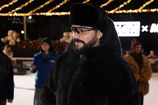 «Я плохо катаюсь»: Тимати показал пируэты на льду и раскрыл планы на Новый год