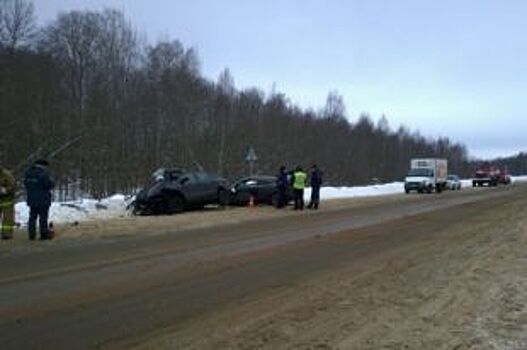 В автокатастрофе под Рыбинском четыре человека погибли, трое пострадали