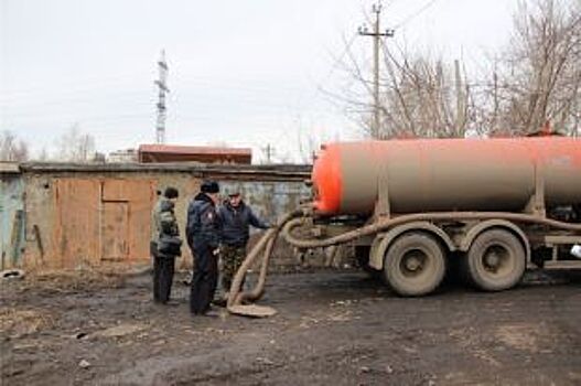В Красноярске машины сливают жидкие бытовые отходы в канализацию