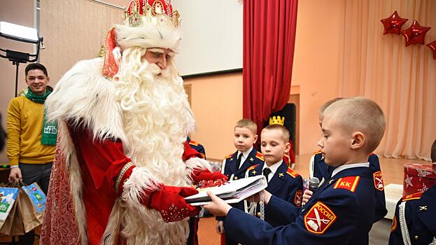 Мечту кадетов 15 школы Вологды сегодня исполнил российский Дед Мороз