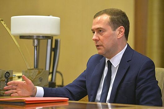 Медведев призвал как можно скорее решить проблемы РАН