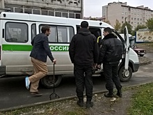 Карельские приставы заставили бывшего депутата прыгать на одной ноге до здания суда