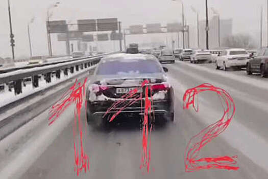 112: водитель иномарки не пропускал машину скорой помощи на шоссе в Москве