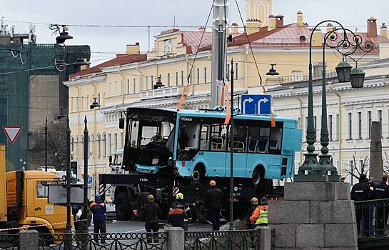 Начальник автоколонны частично признал вину по делу о падении автобуса в Мойку