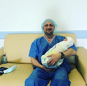 Оп-ца-ца – сегодня День отца: Гоша Куценко в третий раз стал отцом