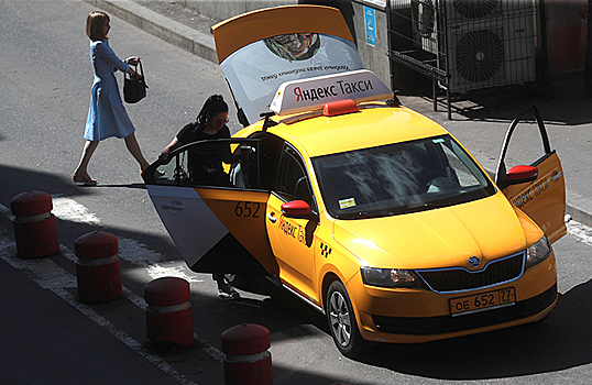 С начала месяца в России резко выросли цены на такси