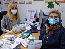 "Зяблицев-Фонд" раздал екатеринбургским садоводам почти тысячу наборов семян