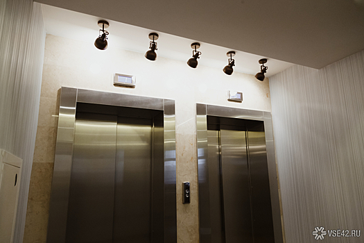 Три ребенка оказались взаперти в лифте ростовского дома
