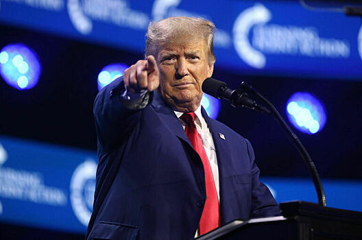 Сорок пять процентов американцев негативно оценили работу Трампа по опросу