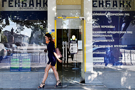 Банки Крыма "закатают рублями"