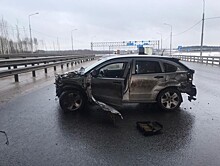 На М-10 женщина-водитель дважды повредила свою машину