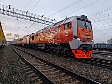 На новосибирский ж/д вокзал прибыли тепловозы в победоносной ливрее