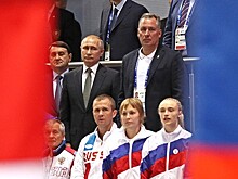 Путин встал во время исполнения гимна Украины
