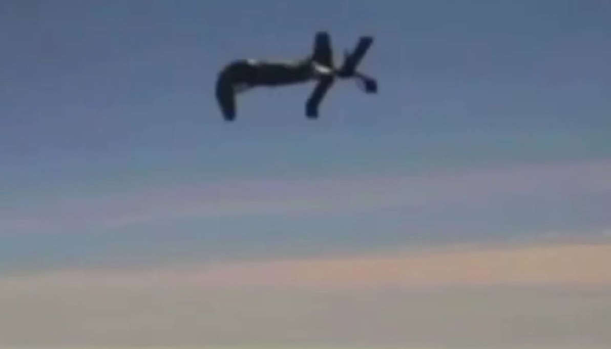 В небе заметили украинский дрон странной формы