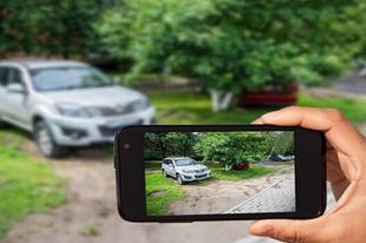 Куда жаловаться на автомобили, припаркованные на газоне?