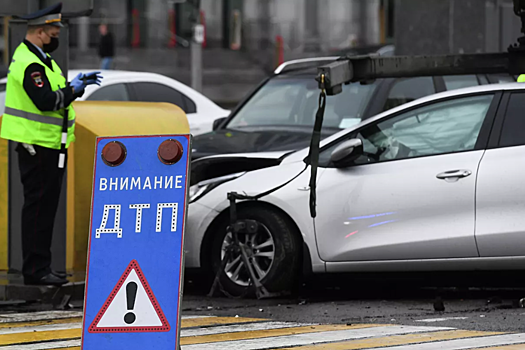 Несколько машин столкнулись на Ленинградском проспекте в Москве