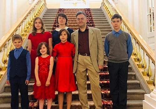 Многодетной семье из Косино-Ухтомского вручили награду «Родительская слава»