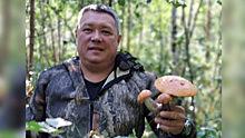 Председатель заксобрания ЯНАО Сергей Ямкин похвастался собранными грибами. ФОТО