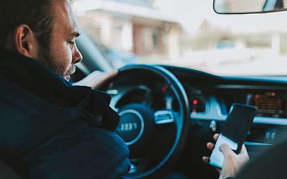 Можно ли безопасно использовать смартфон в автомобиле? Да, и вот что в этом поможет